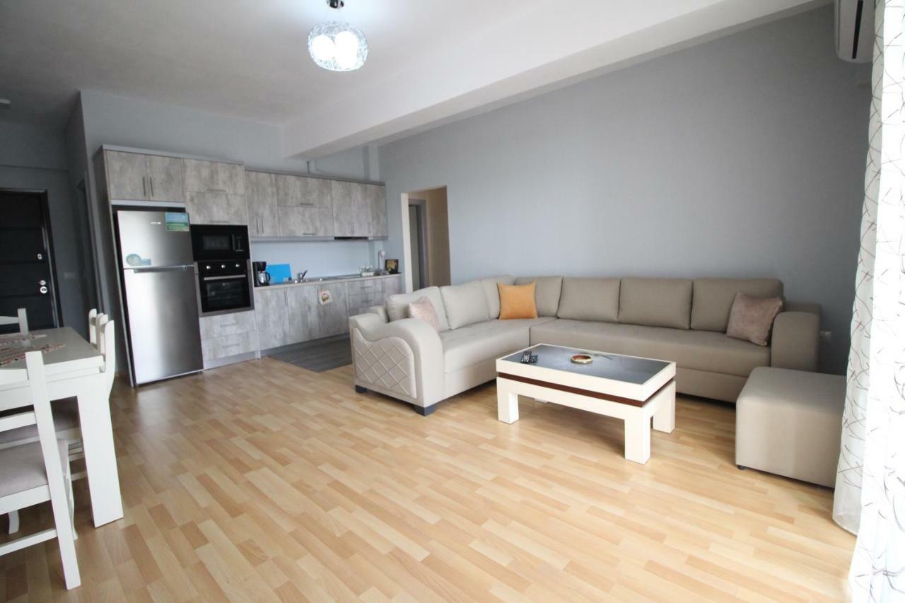 Xhemi'S Apartment Sarandë Buitenkant foto